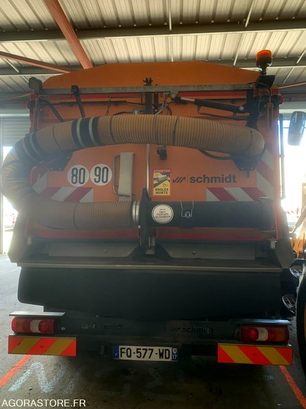 BALAYEUSE COMPOSÉE D'UN PORTEUR MERCEDES ET D'UN SYSTÈME DE BALAYAGE SCHMIDT - Măturătoare stradală: Foto 5 BALAYEUSE COMPOSÉE D'UN PORTEUR MERCEDES ET D'UN SYSTÈME DE BALAYAGE SCHMIDT - Măturătoare stradală: Foto 5