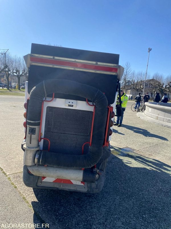 BALAYEUSE SCHMIDT SWINGO 2001+ UNE BALAYEUSE BOSCHUNG 2001 - Măturătoare stradală: Foto 4 BALAYEUSE SCHMIDT SWINGO 2001+ UNE BALAYEUSE BOSCHUNG 2001 - Măturătoare stradală: Foto 4