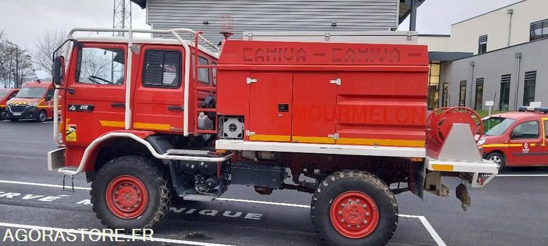 RENAULT M210 4X4 - Cap tractor: Foto 1 RENAULT M210 4X4 - Cap tractor: Foto 1