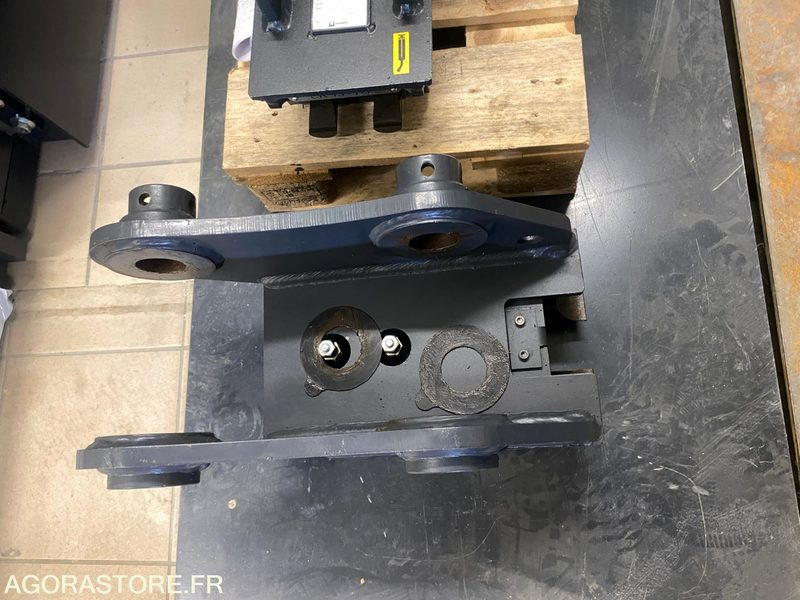 Coupleur hydraulique + 3 godets Neufs pour pelle 6T - Echipamente de constructii: Foto 4 Coupleur hydraulique + 3 godets Neufs pour pelle 6T - Echipamente de constructii: Foto 4