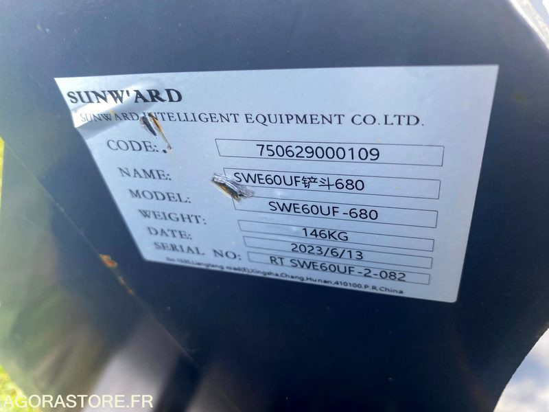 Coupleur hydraulique + 3 godets Neufs pour pelle 6T - Echipamente de constructii: Foto 5 Coupleur hydraulique + 3 godets Neufs pour pelle 6T - Echipamente de constructii: Foto 5