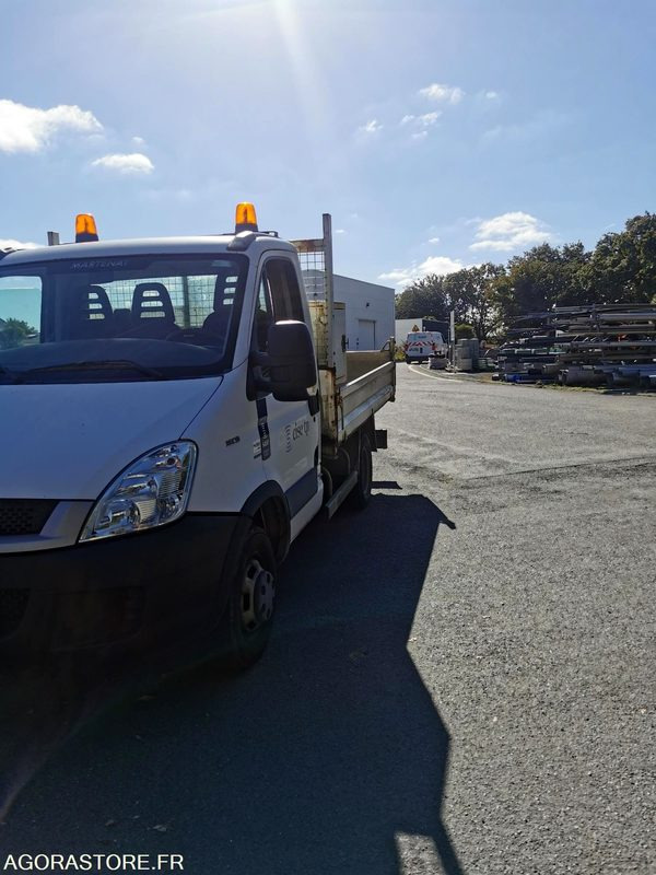 FOURGON BENNE - IVECO - DAILY 35C13 - 2011 / 264350 KM - BJ028EC - Autoutilitară basculantă: Foto 3 FOURGON BENNE - IVECO - DAILY 35C13 - 2011 / 264350 KM - BJ028EC - Autoutilitară basculantă: Foto 3