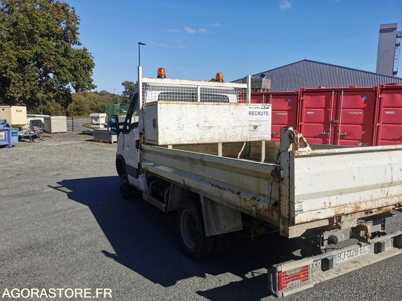FOURGON BENNE - IVECO - DAILY 35C13 - 2011 / 264350 KM - BJ028EC - Autoutilitară basculantă: Foto 4 FOURGON BENNE - IVECO - DAILY 35C13 - 2011 / 264350 KM - BJ028EC - Autoutilitară basculantă: Foto 4