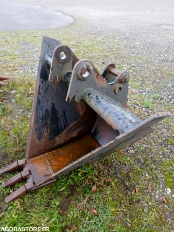 Godet trapèze pour tratopelle CASE - Utilaje pentru gradina: Foto 2 Godet trapèze pour tratopelle CASE - Utilaje pentru gradina: Foto 2