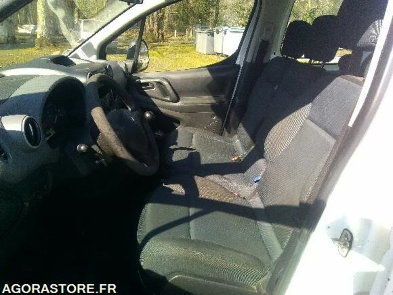 PEUGEOT Partner - 218886km - 2010 - Autoutilitară compactă: Foto 3 PEUGEOT Partner - 218886km - 2010 - Autoutilitară compactă: Foto 3