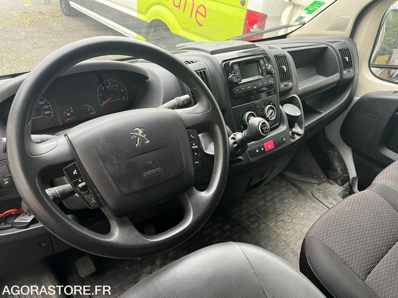 Peugeot Boxer 165CV L2H2 avec Hayon et Galerie - 2023 - 90000 Kms - Dubă: Foto 4 Peugeot Boxer 165CV L2H2 avec Hayon et Galerie - 2023 - 90000 Kms - Dubă: Foto 4