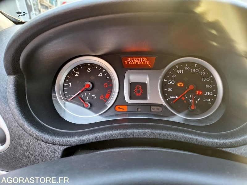 Automobil RENAULT CLIO3 Phase2 _ 3 places _ Diesel 1.5DCI: Foto 11 Automobil RENAULT CLIO3 Phase2 _ 3 places _ Diesel 1.5DCI: Foto 11