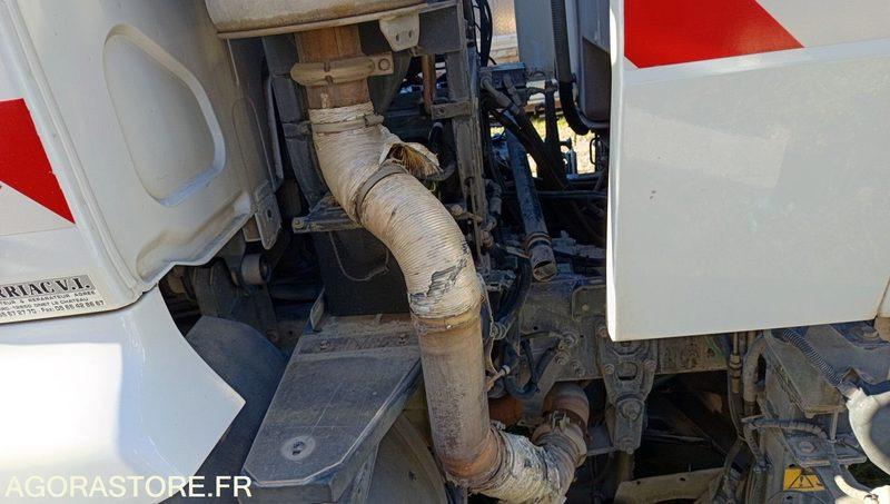 Măturătoare stradală RENAULT MAJOR SCARAB - 2007 - 4730h: Foto 17