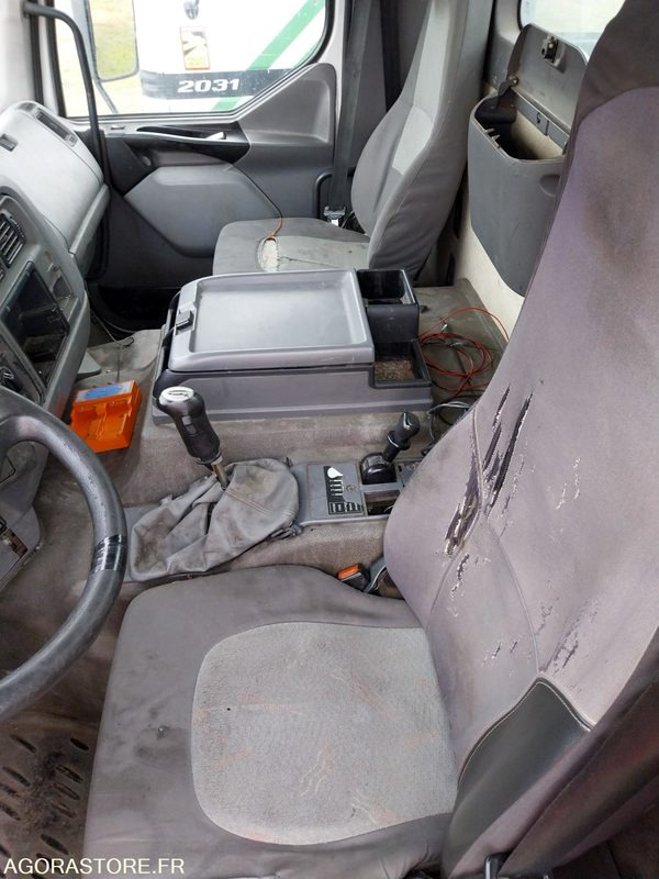 RENAULT PREMIUM 370-19 / 2007 / 371820 km - Camion şasiu: Foto 5 RENAULT PREMIUM 370-19 / 2007 / 371820 km - Camion şasiu: Foto 5