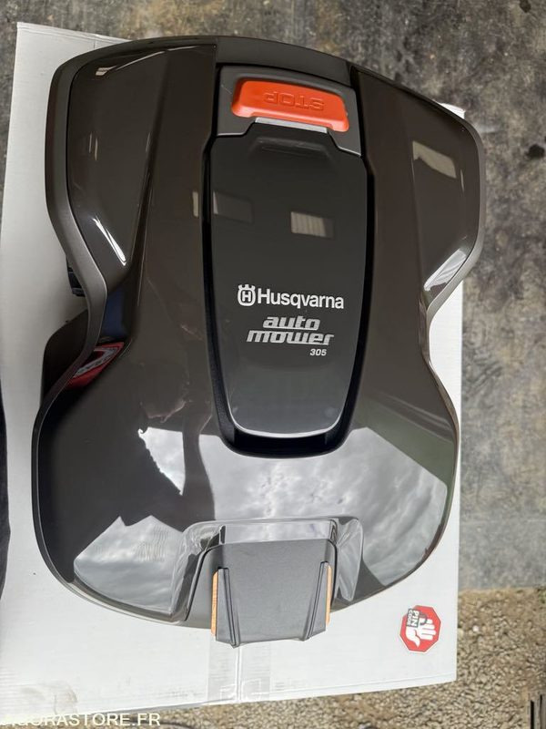 ROBOT de tonte NEUF 305 Husqvarna Unitaire - Maşină de tuns iarba: Foto 1 ROBOT de tonte NEUF 305 Husqvarna Unitaire - Maşină de tuns iarba: Foto 1