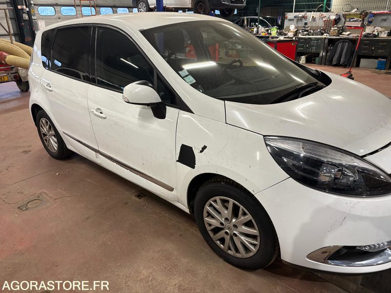 Renault Sénic 3 - 113000KMS - 2016 - EB551WL - Automobil: Foto 2 Renault Sénic 3 - 113000KMS - 2016 - EB551WL - Automobil: Foto 2