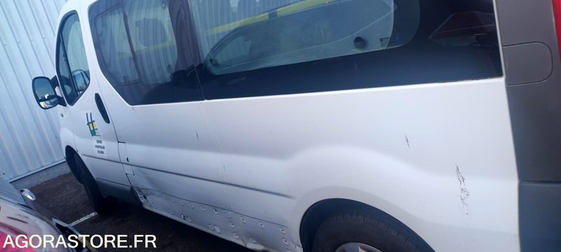 Renault Trafic 2 combi phrase . 2.0 dci 16v minibus long 90 cv - Microbuz, Transport persoane: Foto 2 Renault Trafic 2 combi phrase . 2.0 dci 16v minibus long 90 cv - Microbuz, Transport persoane: Foto 2