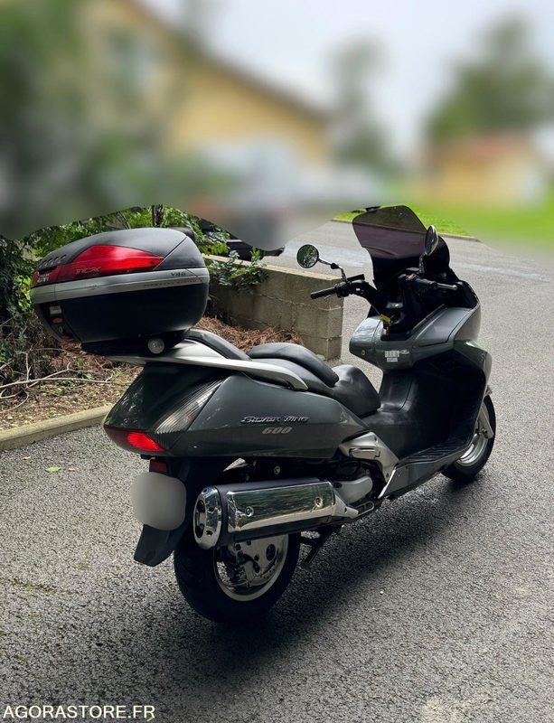 SCOOTER-HONDA-600-SILVER WING-ABS - Motocicletă: Foto 2 SCOOTER-HONDA-600-SILVER WING-ABS - Motocicletă: Foto 2