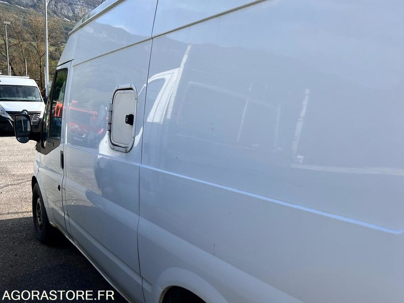UTILITAIRE FORD TRANSIT - 2011 / 160 000 KM - MOTEUR HS - Dubă: Foto 4 UTILITAIRE FORD TRANSIT - 2011 / 160 000 KM - MOTEUR HS - Dubă: Foto 4
