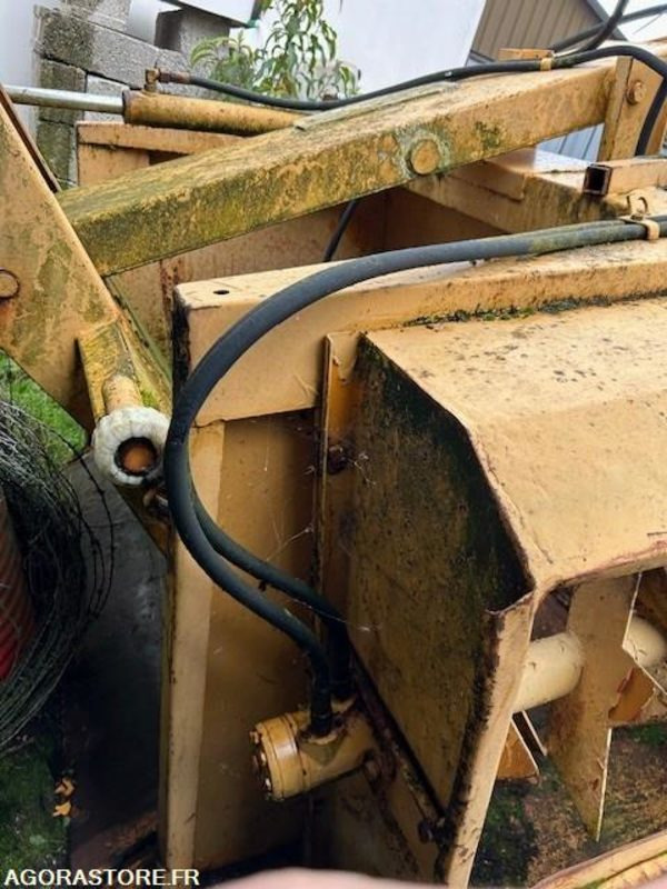 DESILEUSE LUCAS - Utilaje agricole: Foto 4 DESILEUSE LUCAS - Utilaje agricole: Foto 4