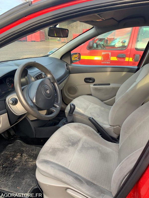 VL RENAULT CLIO3 3739ZH76 - Automobil: Foto 4 VL RENAULT CLIO3 3739ZH76 - Automobil: Foto 4