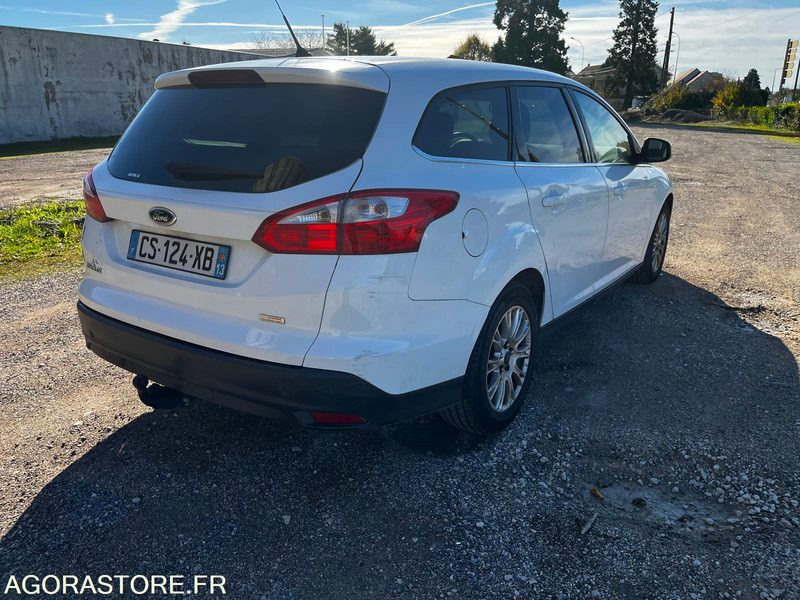 Ford focus 1lecoboost 2013 149000km - Mașină break: Foto 3 Ford focus 1lecoboost 2013 149000km - Mașină break: Foto 3