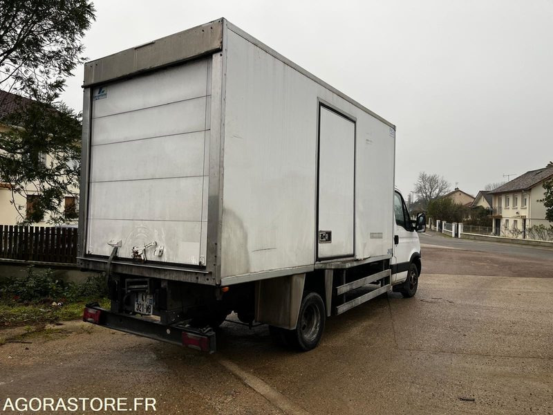 Iveco 35c13 frigorifique 185000km 2013 - Autoutilitară frigorifica: Foto 4 Iveco 35c13 frigorifique 185000km 2013 - Autoutilitară frigorifica: Foto 4