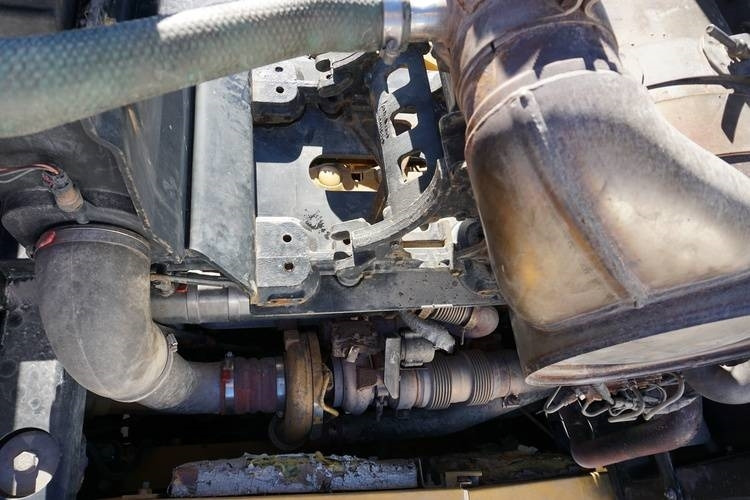 Încărcător frontal pe pneuri CAT 966K: Foto 19