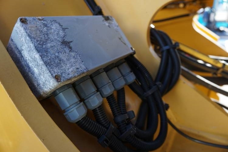 Încărcător frontal pe pneuri CAT 966K: Foto 18