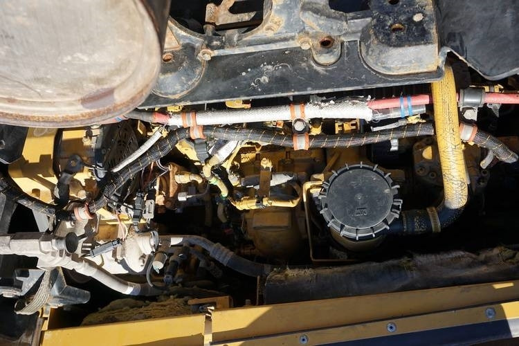 Încărcător frontal pe pneuri CAT 966K: Foto 20