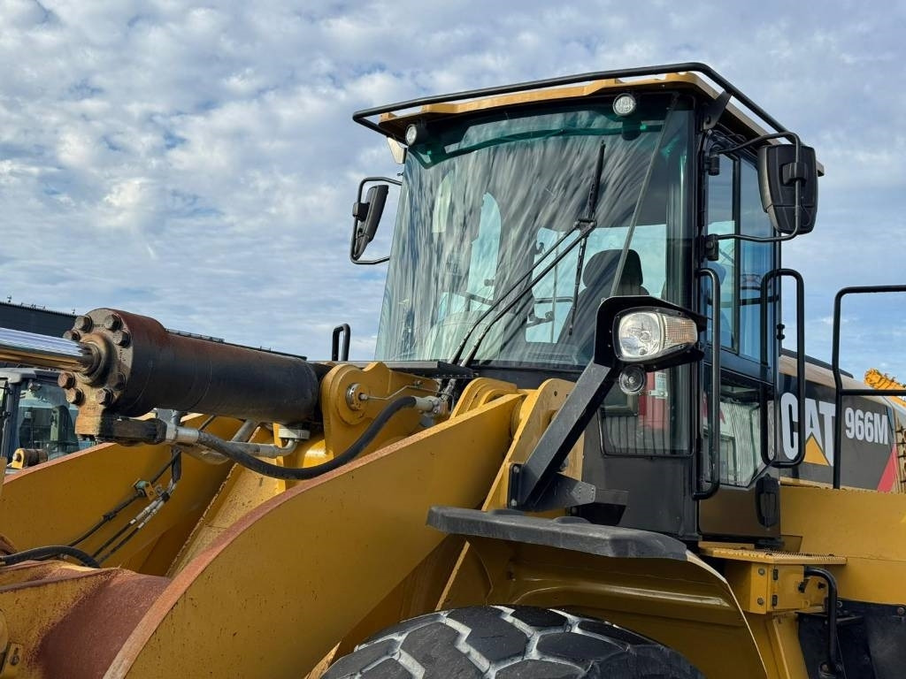 Încărcător frontal pe pneuri CAT 966M: Foto 6 Încărcător frontal pe pneuri CAT 966M: Foto 6