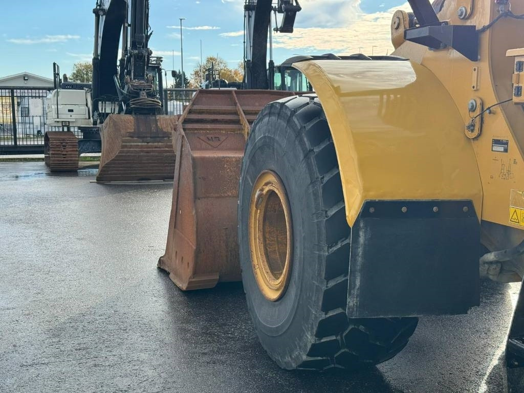 Încărcător frontal pe pneuri CAT 966M: Foto 11 Încărcător frontal pe pneuri CAT 966M: Foto 11