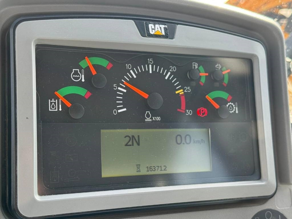 Încărcător frontal pe pneuri CAT 966M: Foto 14 Încărcător frontal pe pneuri CAT 966M: Foto 14