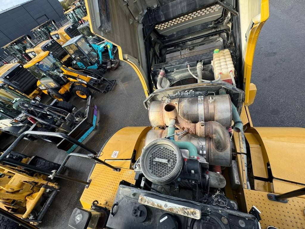 Încărcător frontal pe pneuri CAT 966M: Foto 25 Încărcător frontal pe pneuri CAT 966M: Foto 25