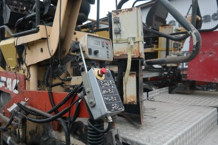 Dynapack F121 4WD - Finisor de asfalt: Foto 4 Dynapack F121 4WD - Finisor de asfalt: Foto 4