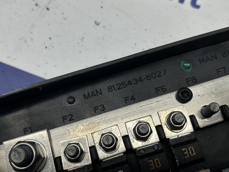 MAN fuse box - Sistem electric pentru Camion: Foto 4 MAN fuse box - Sistem electric pentru Camion: Foto 4