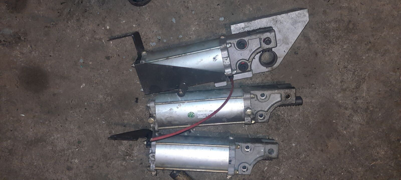 Scania механизм закрытия дверей - Uşă și piese: Foto 3 Scania механизм закрытия дверей - Uşă și piese: Foto 3