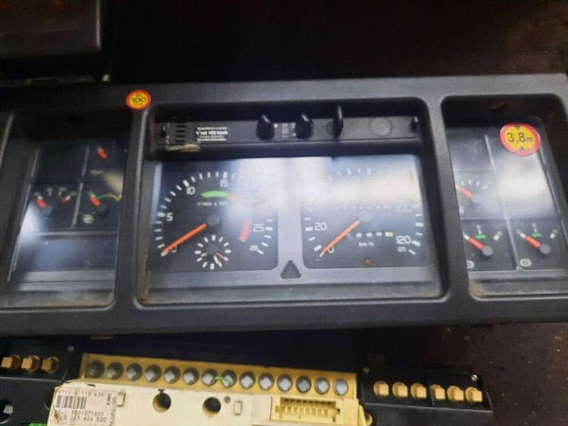 Volvo 70361832-1 . 70361831. 70329201-2 .22205475-P03. 70392912-P01/ - Tablou de bord: Foto 4 Volvo 70361832-1 . 70361831. 70329201-2 .22205475-P03. 70392912-P01/ - Tablou de bord: Foto 4