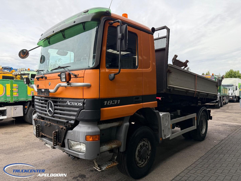 Mercedes-Benz Actros 1831 4x4 Naafreductie, Bladgeveerd, EPS, Originele kilometerstand! - Camion basculantă: Foto 3 Mercedes-Benz Actros 1831 4x4 Naafreductie, Bladgeveerd, EPS, Originele kilometerstand! - Camion basculantă: Foto 3