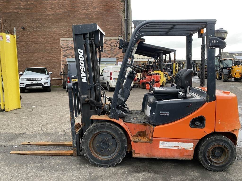 Doosan D25S-5 - Stivuitor diesel: Foto 1 Doosan D25S-5 - Stivuitor diesel: Foto 1
