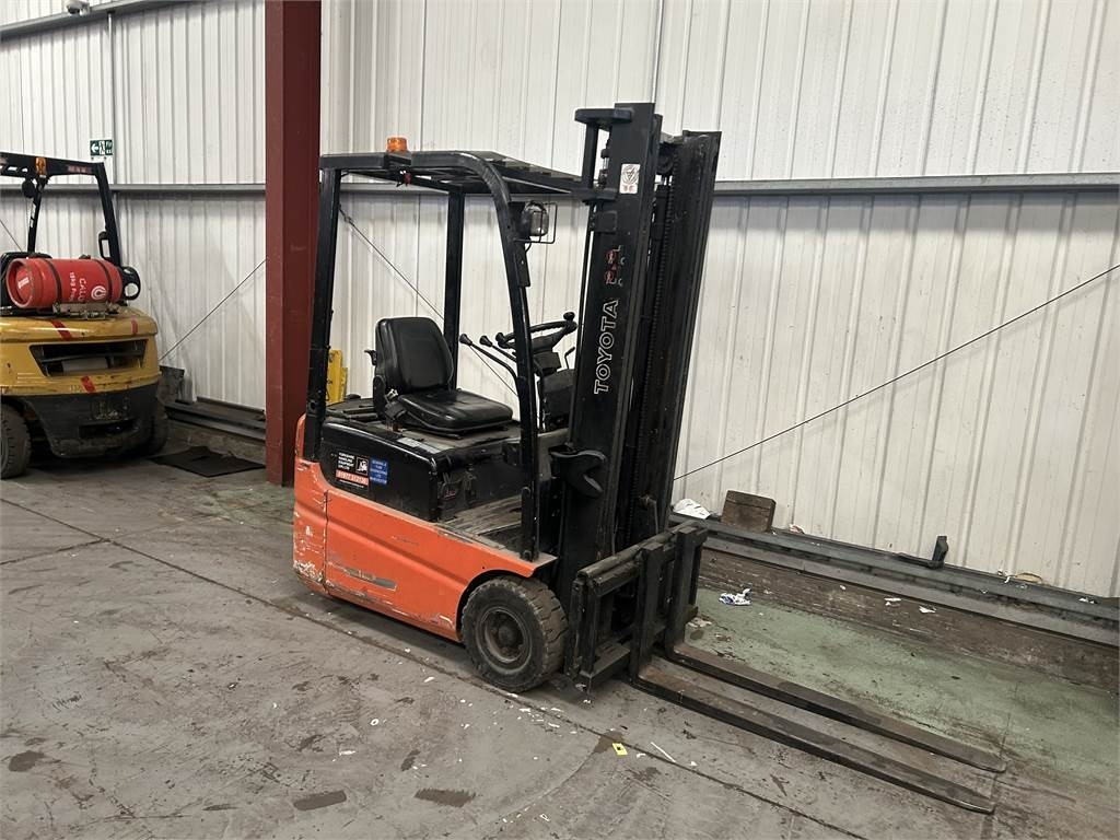 Toyota FBESF15 - Electrostivuitor: Foto 4 Toyota FBESF15 - Electrostivuitor: Foto 4