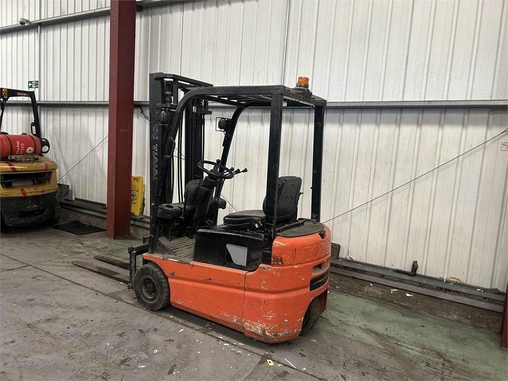 Toyota FBESF15 - Electrostivuitor: Foto 3 Toyota FBESF15 - Electrostivuitor: Foto 3