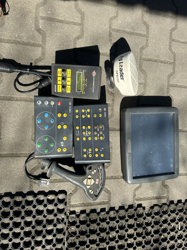 Hardi Commander 4400 30m GPS - Maşină de erbicidat tractata: Foto 4 Hardi Commander 4400 30m GPS - Maşină de erbicidat tractata: Foto 4