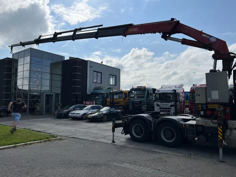 DAF XF 105.460 6X4 EURO 5 + HMF 4220 K6 + REMOTE CONTROL + RETARDER - Camion cu macara: Foto 2 DAF XF 105.460 6X4 EURO 5 + HMF 4220 K6 + REMOTE CONTROL + RETARDER - Camion cu macara: Foto 2