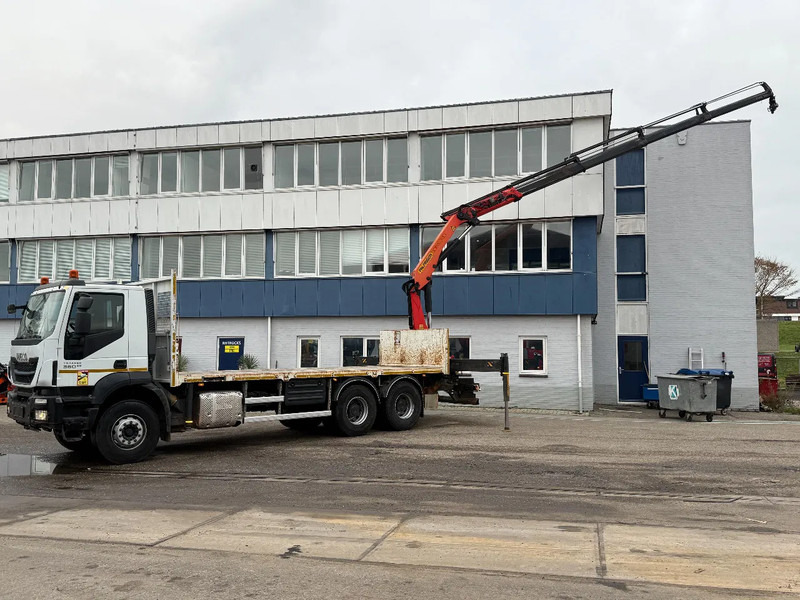 Iveco Trakker 360 6X4 EURO 6 + PALFINGER PK20001K + REMOTE CONTROL - Camion platformă, Camion cu macara: Foto 2 Iveco Trakker 360 6X4 EURO 6 + PALFINGER PK20001K + REMOTE CONTROL - Camion platformă, Camion cu macara: Foto 2