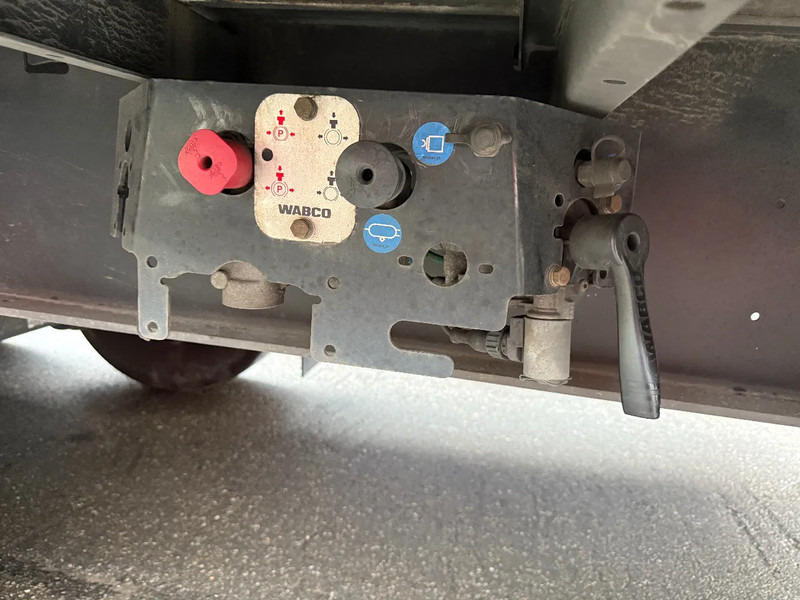 Semiremorcă prelată Kögel S24-1 / 3 AXLE / BPW / DISC BRAKES + SLIDING ROOF: Foto 10 Semiremorcă prelată Kögel S24-1 / 3 AXLE / BPW / DISC BRAKES + SLIDING ROOF: Foto 10