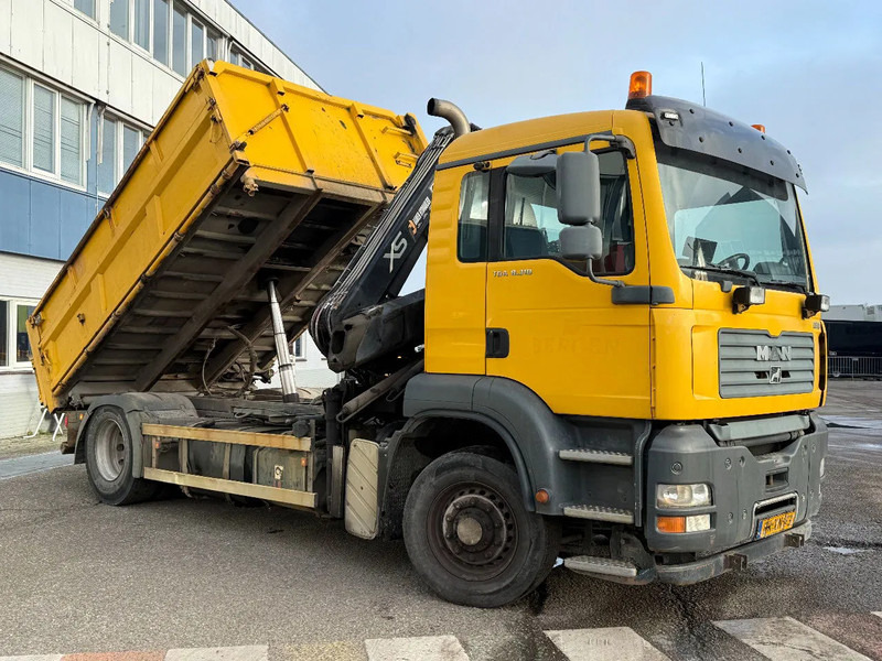 MAN TGA 18.310 4X4 + HIAB 122 ES-2 - DAMAGED CRANE - Camion cu macara: Foto 1 MAN TGA 18.310 4X4 + HIAB 122 ES-2 - DAMAGED CRANE - Camion cu macara: Foto 1