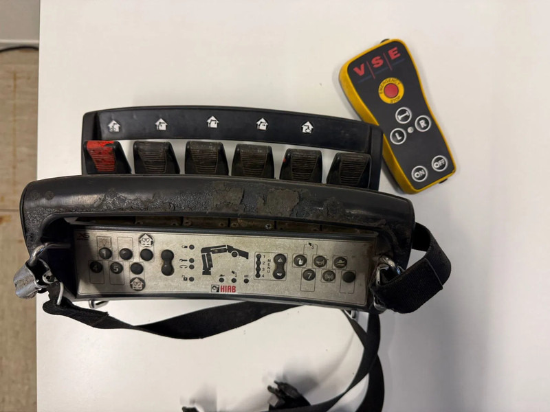 Van Hool VHLO-205 AN, HIAB 099E-1HIPRO REMOTE CONTROLE - Semiremorcă platformă: Foto 3 Van Hool VHLO-205 AN, HIAB 099E-1HIPRO REMOTE CONTROLE - Semiremorcă platformă: Foto 3