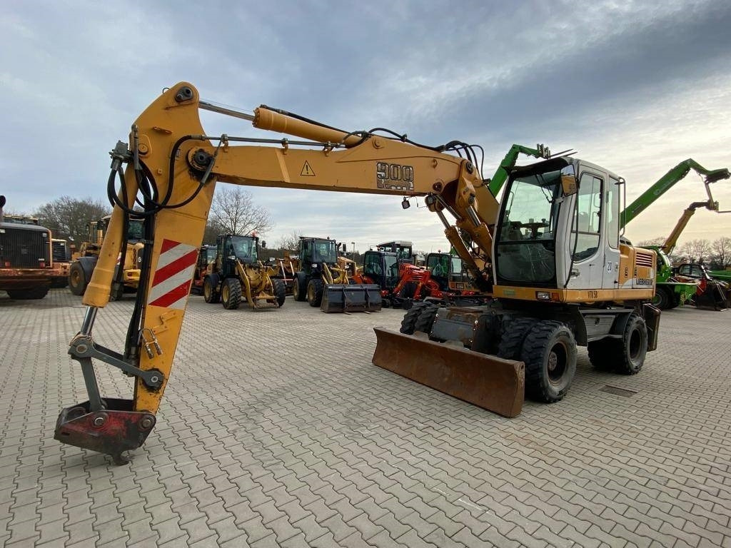 LIEBHERR A 900 C Lit. - Excavator pe roţi: Foto 4 LIEBHERR A 900 C Lit. - Excavator pe roţi: Foto 4