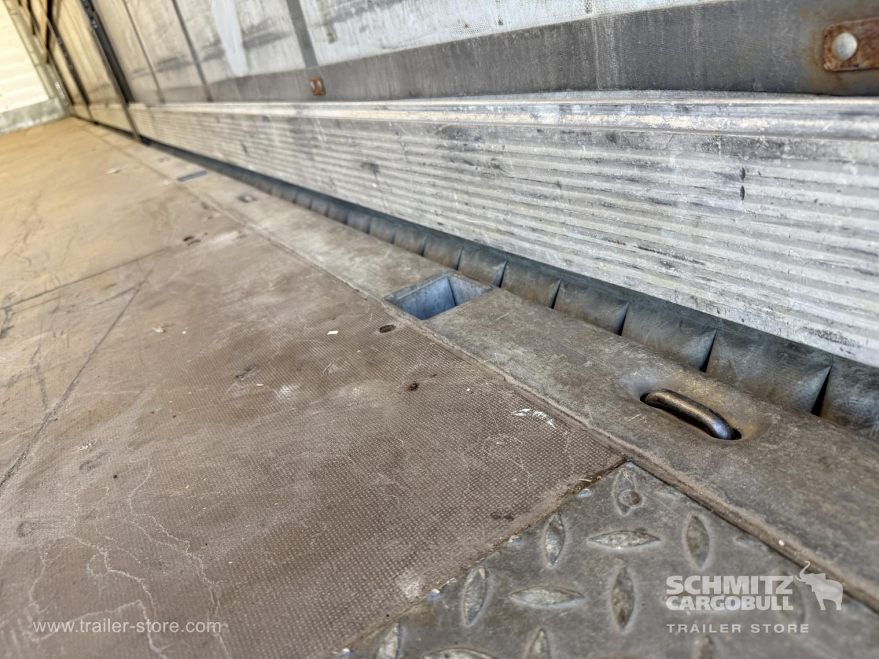 SCHMITZ Curtainsider Standard - Semiremorcă prelată: Foto 4 SCHMITZ Curtainsider Standard - Semiremorcă prelată: Foto 4