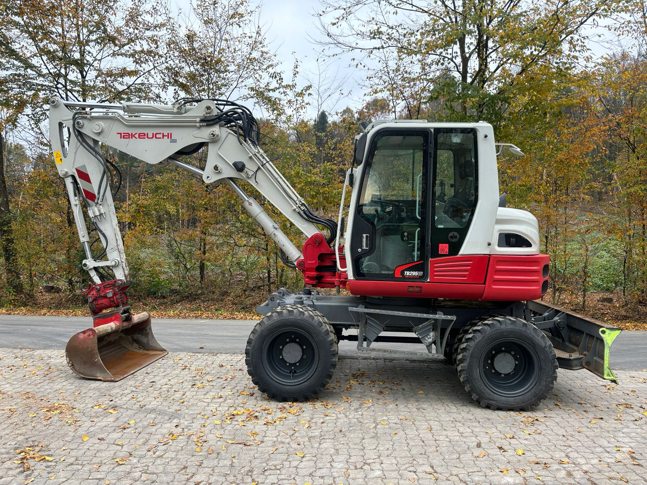 TAKEUCHI TB 295 W - Excavator pe roţi: Foto 1 TAKEUCHI TB 295 W - Excavator pe roţi: Foto 1