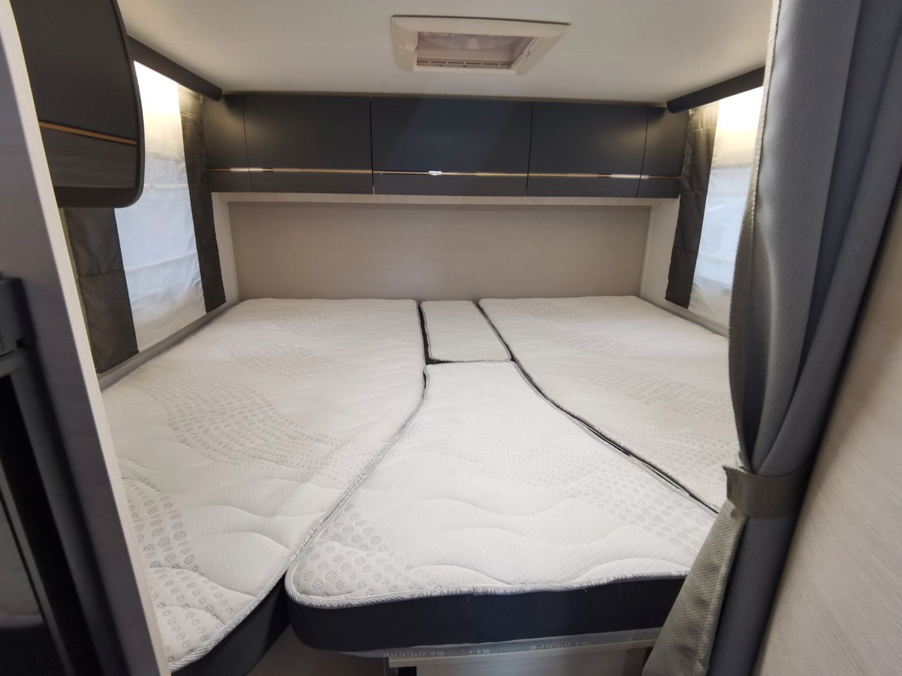 Autorulotă semi-integrată Chausson 627 GA TITANIUM -PREMIUM /EINZELBETTEN & HUBBETT: Foto 21