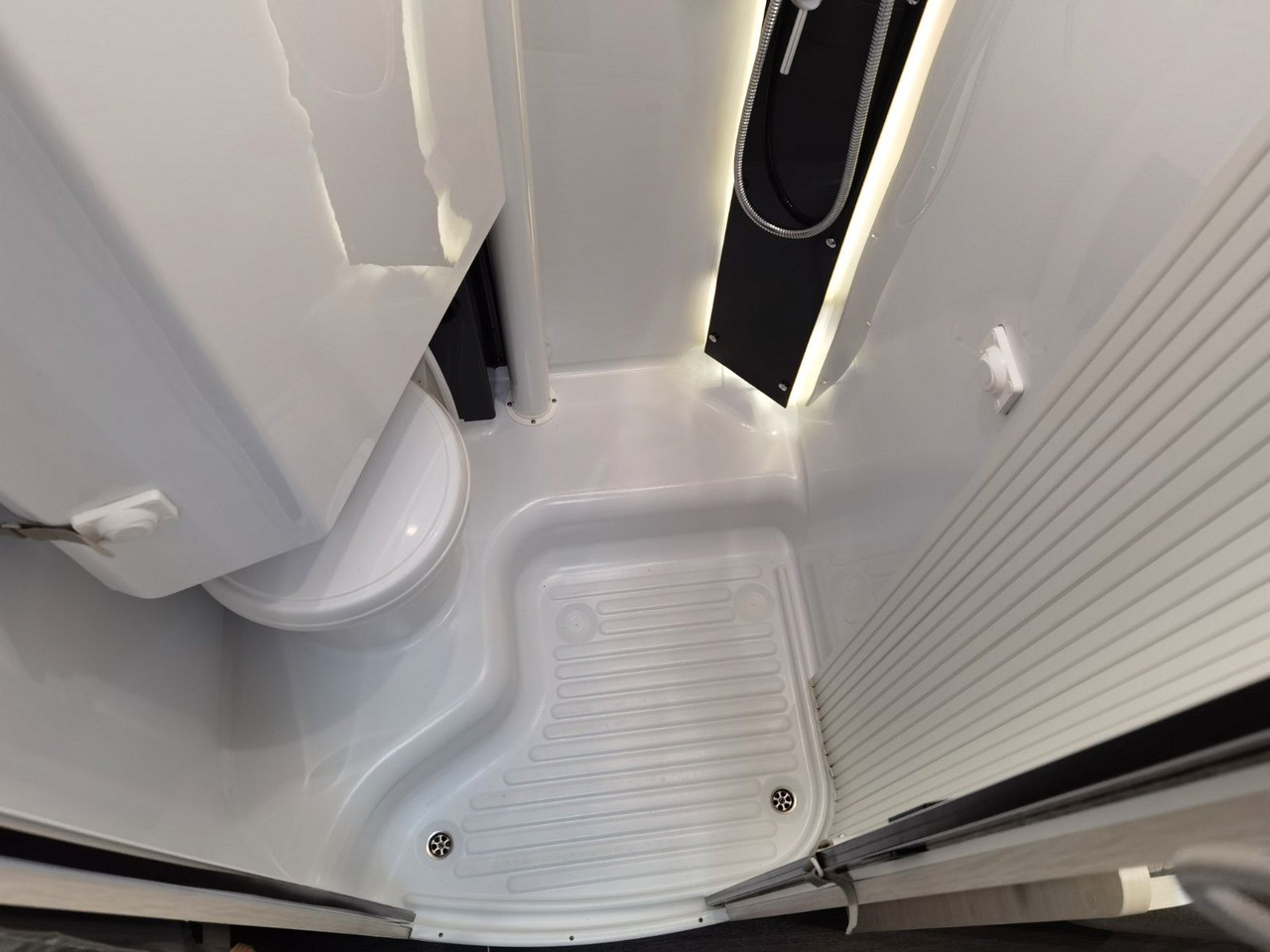 Autorulotă semi-integrată Chausson 627 GA TITANIUM -PREMIUM /EINZELBETTEN & HUBBETT: Foto 23