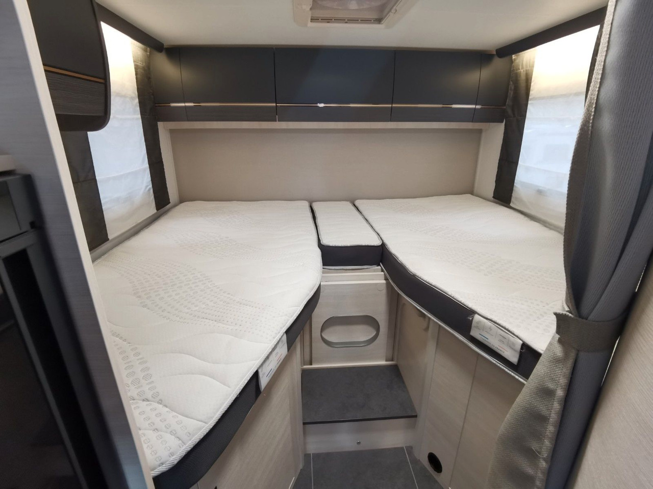 Autorulotă semi-integrată Chausson 627 GA TITANIUM -PREMIUM /EINZELBETTEN & HUBBETT: Foto 20