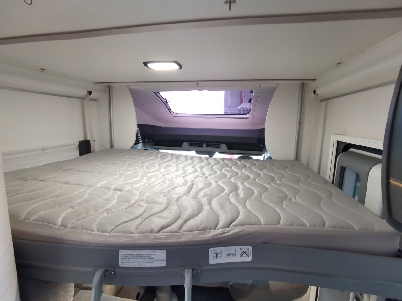 Autorulotă semi-integrată Chausson 627 GA TITANIUM -PREMIUM /EINZELBETTEN & HUBBETT: Foto 19